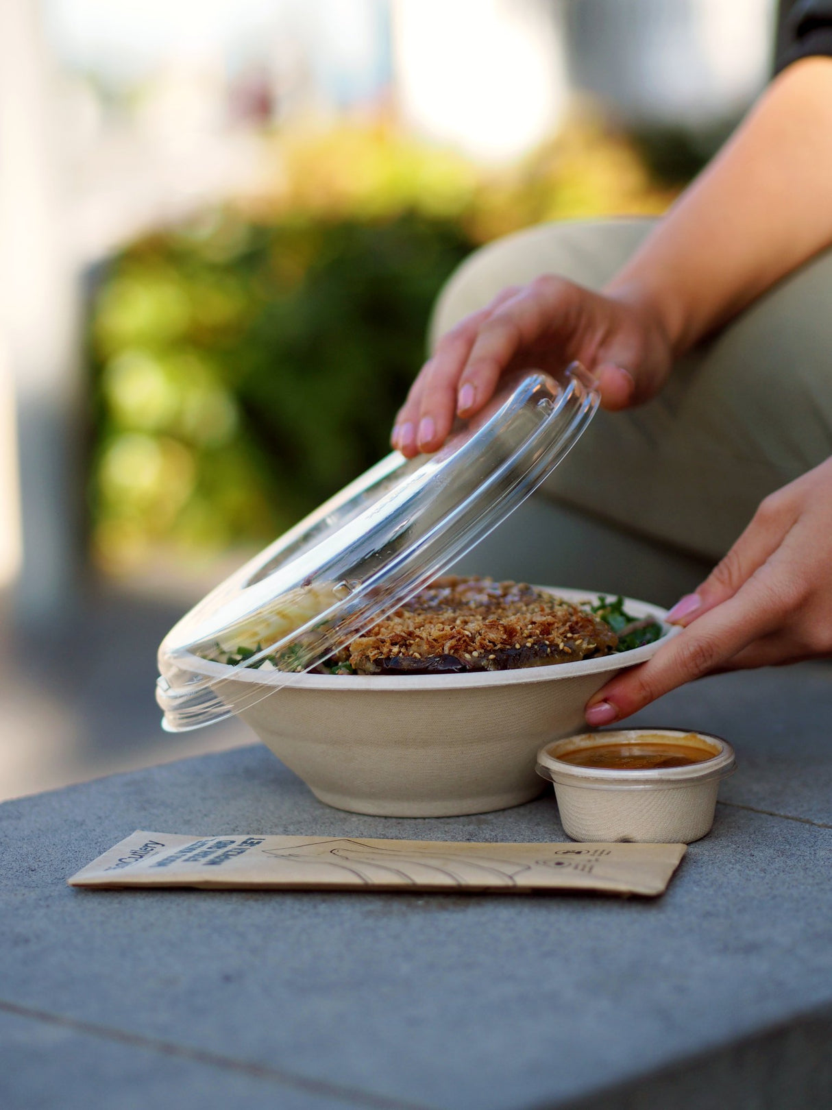 takeaway bagasse bowl with recyclable rpet lid and disposable sauce pot serving a beef ramen dish